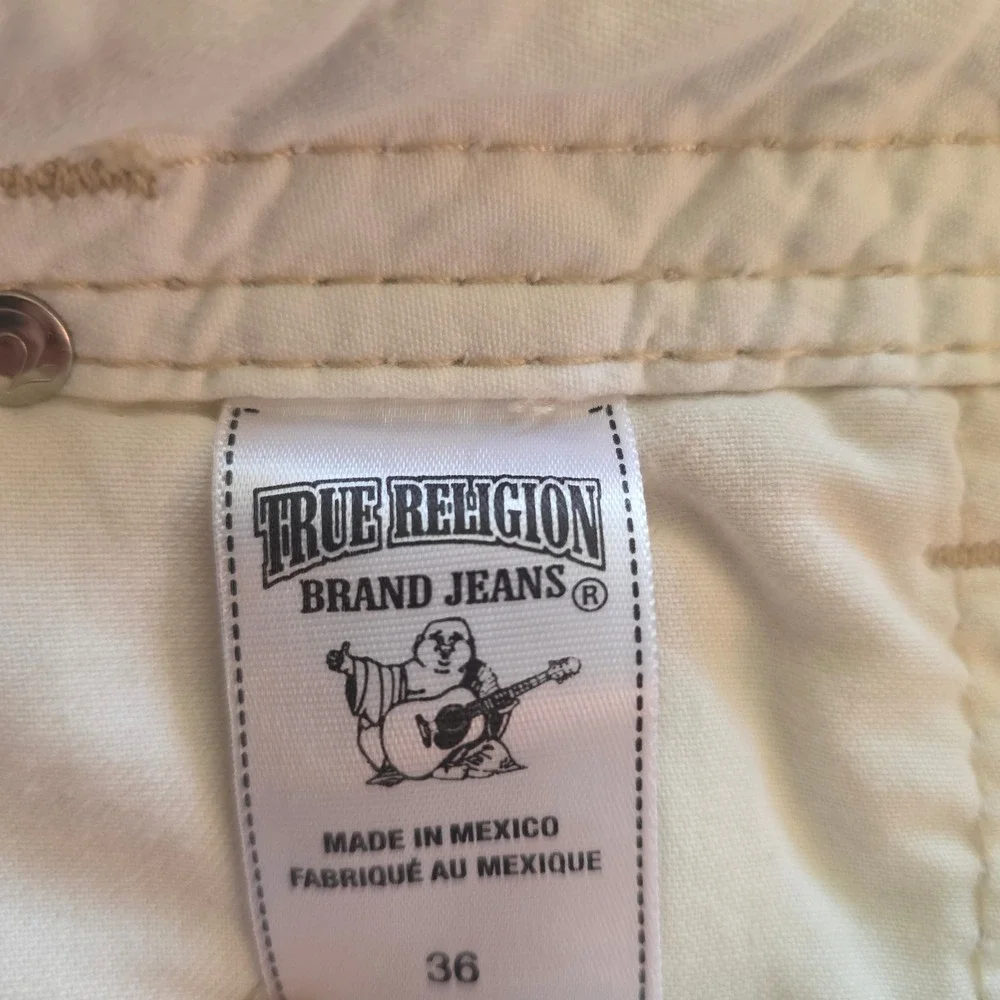 True Religion Mens White Cargo‎ Shorts Big T Contrast Stitch Frayed Hem Size 36